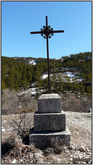 st-geniez-paysages-07web.jpg - La croix entre Chardavon et Saint Geniez