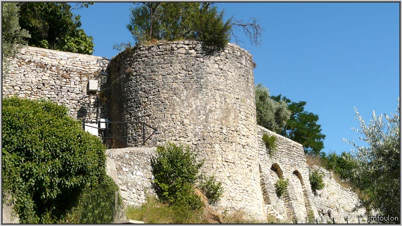 chateau-08web.jpg - Tour ouest et remparts