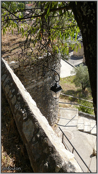 chateau-14web.jpg - Vestiges d'une tour d'avant-garde au sud-ouest