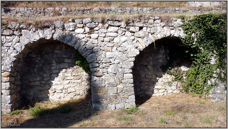 chateau-21web.jpg - Détail des voutes et piliers