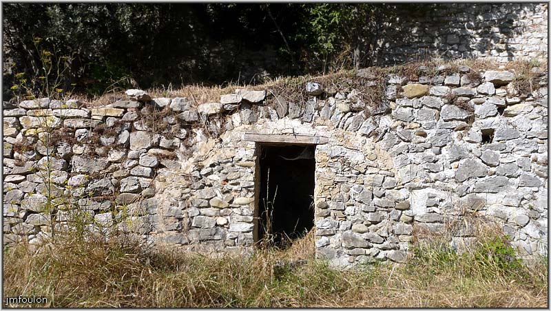 chateau-22web.jpg - La voute transformée en abrit