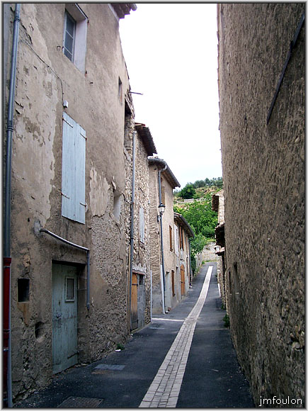 peyruis-45web.jpg - Ruelle menant vers les jardins en restanque (voir galerie dédiée)