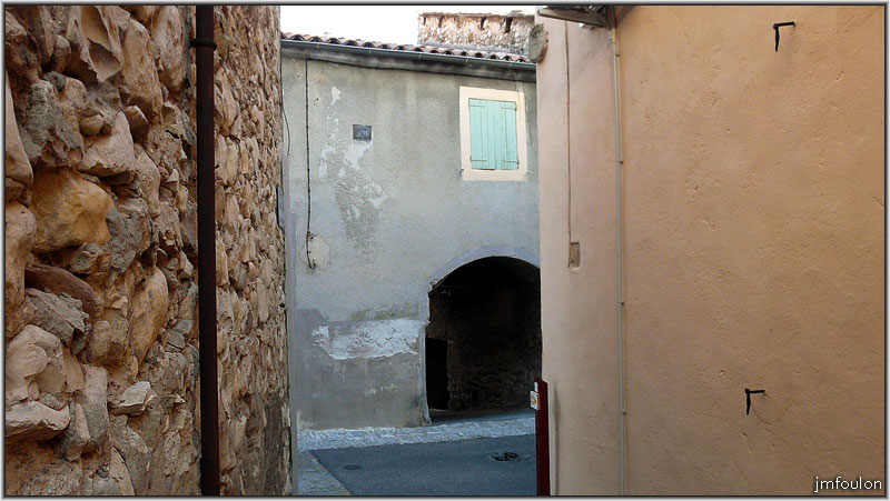 peyruis-46web.jpg - Ruelle et passage couvert