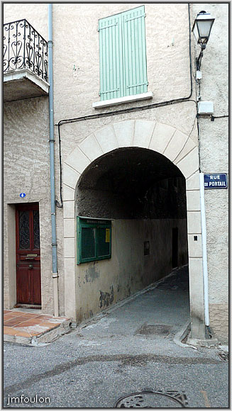 peyruis-53web.jpg - Autre passage couvert