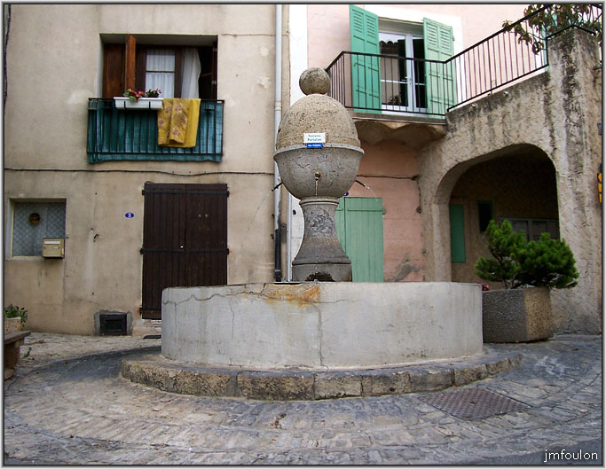 peyruis-63web.jpg - La fontaine Barlatan