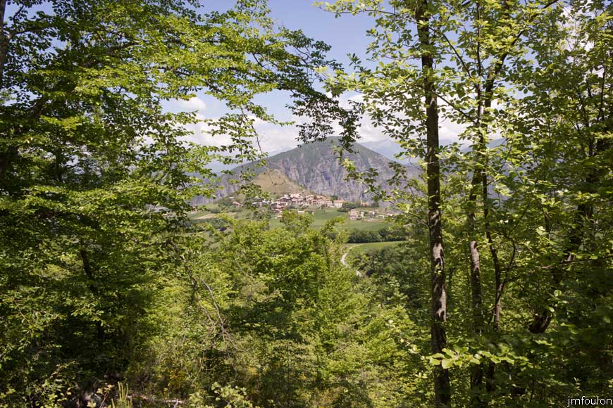 piegut-ct-colle-20web.jpg - Vue sur Piégut depuis la piste