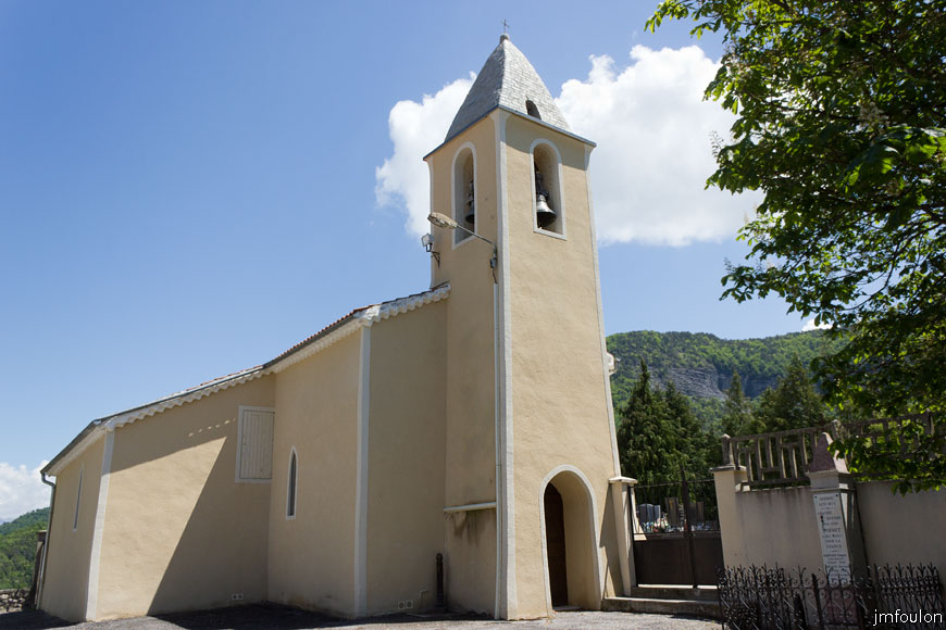 piegut-ct-colle-33web.jpg - Piégut - L'eglise Saint-Colomban et le monument au Morts