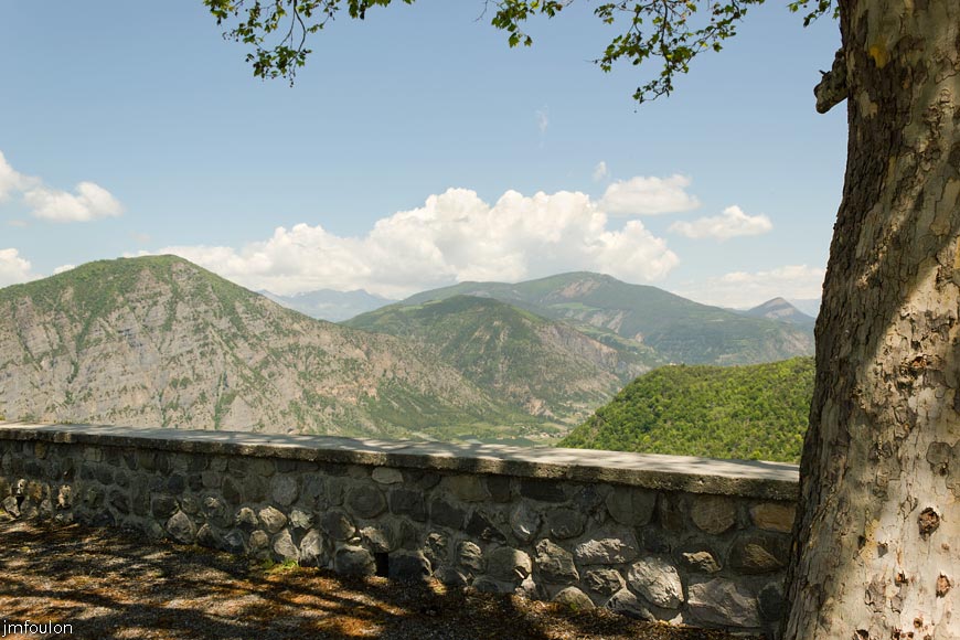 piegut-ct-colle-34web.jpg - Piégut - Vue vers le Nord/est depuis la place du village