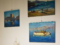 Expo Plastik'Art - Manosque  Toiles de Félix Lyon. Sur la chaise une sculpture d'Emmanuelle Bernard