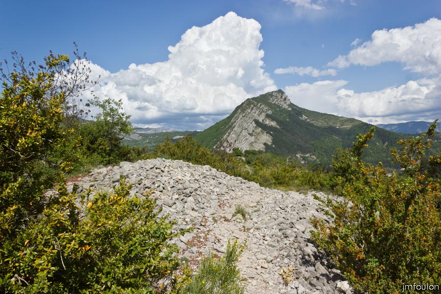 printemps-2013-collet-02web.jpg - La Baume (1147 m) vue du Collet