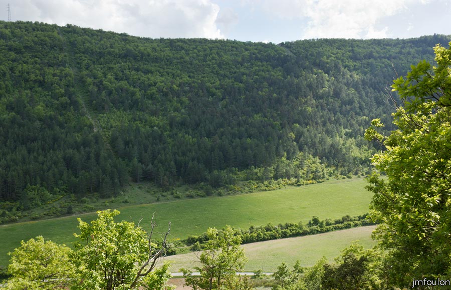 printemps-2013-collet-13web.jpg - L'ubac du Molard depuis le Collet. L'orage tonne au loin et s'approche ...