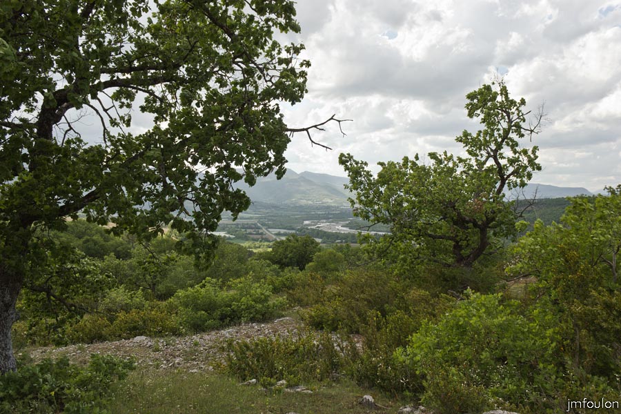 printemps-2013-collet-28web.jpg - Vue sur la  vallée du Buech que l'on découvre de cet endroit