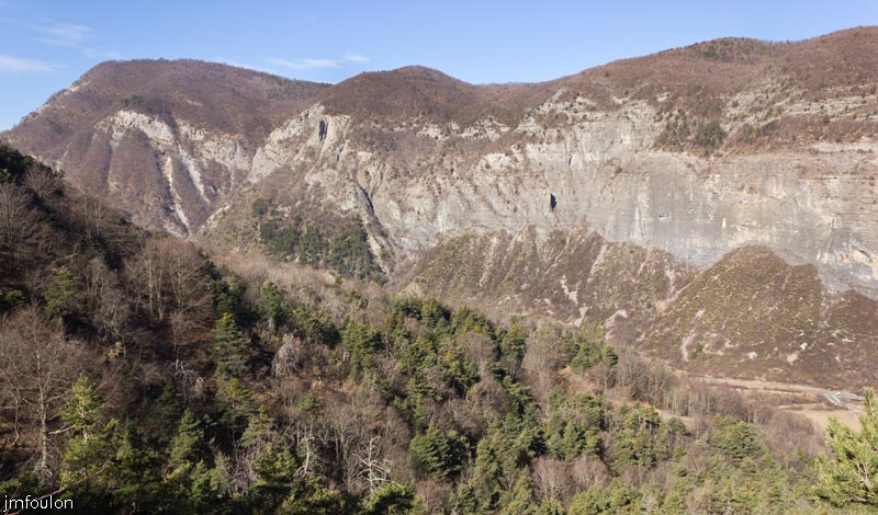 ravin-piche-05web.jpg - Le Grand Vallon. A gauche Piefourcha (1437 m)