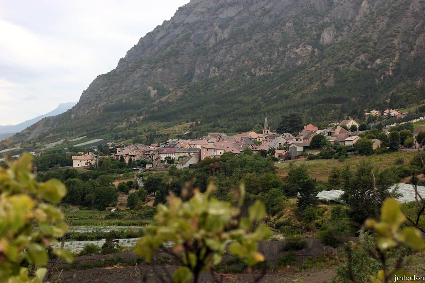 remollon-02.jpg - Remollon vu depuis le tertre de la chapelle Saint Roch que nous verrons en fin de galerie