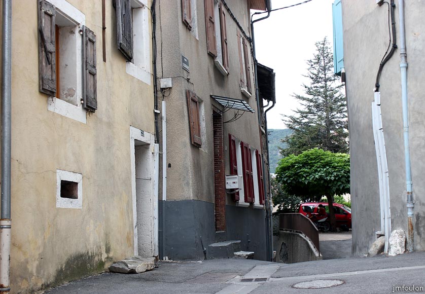 remollon-16web.jpg - Remollon la Bourgade - Carrefour de rue et ruelles