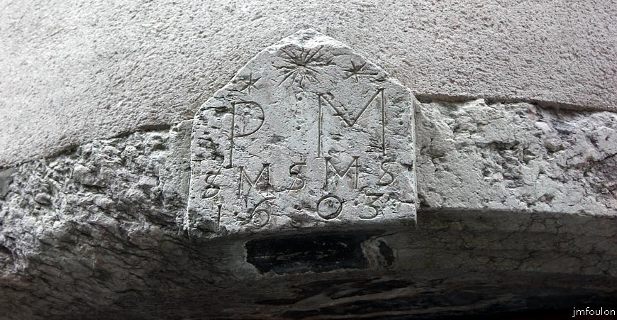 remollon-18web.jpg - Remollon la Bourgade - Détail du linteau