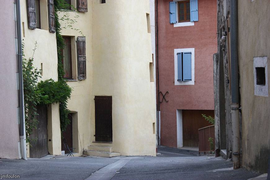 remollon-20web.jpg - Remollon la Bourgade - Une tour acceuillant certainement un escalier en colimaçon