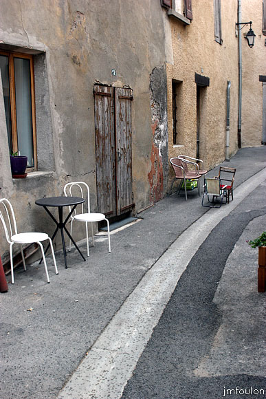 remollon-21web.jpg - Remollon la Bourgade - Ruelle si  tranquille que l'on peut même si installer. La preuve !