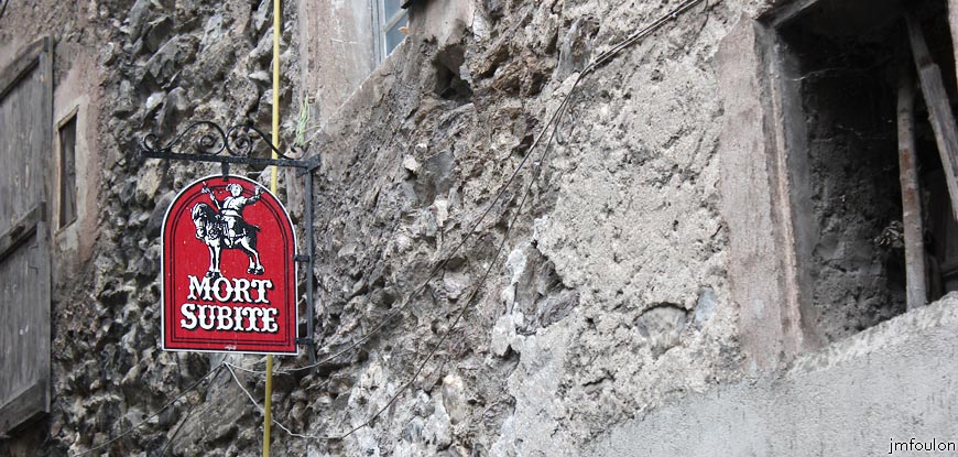 remollon-39web.jpg - Remollon la Bourgade -  Enseigne d'une célèbre marque de bière