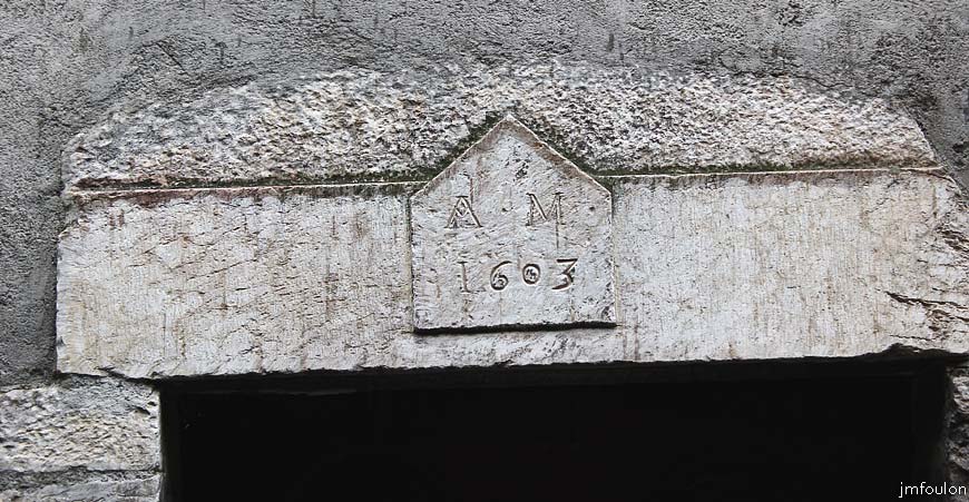 remollon-41web.jpg - Remollon la Bourgade -  Détail du linteau (AM 1603)