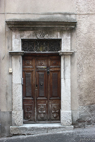 remollon-51web.jpg - Remollon la Bourgade -   Rue du Général Colomb  - Autre porte monumentale à double battant (non daté)