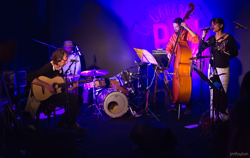 renaudin-invite-4web.jpg - A gauche au chant : Cécile Etienne