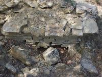 Route royale (portion Châteauneuf-Val-St-Donat)  Vestige d'un petit caniveau sous la voix aujourd'hui écroulé