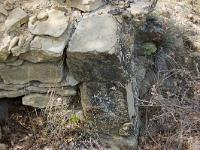 Route royale (portion Châteauneuf-Val-St-Donat)  Vestige d'un petit caniveau sous la voie aujourd'hui écroulé