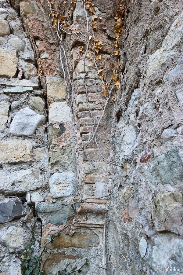 eglise-st-clement-022-2.jpg - Salignac -  Eglise Saint Clément  - Détail du départ d'une croisée d'ogive