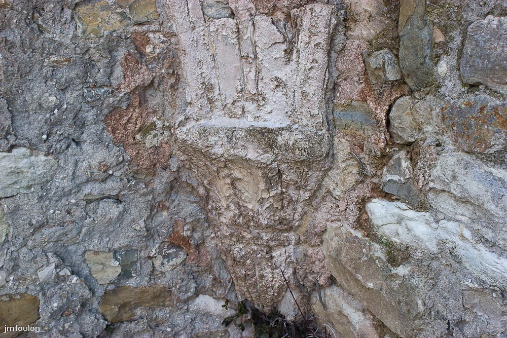 eglise-st-clement-024-2.jpg - Salignac -  Eglise Saint Clément  - Détail de décoration en gypserie au départ d'une croisée d'ogive