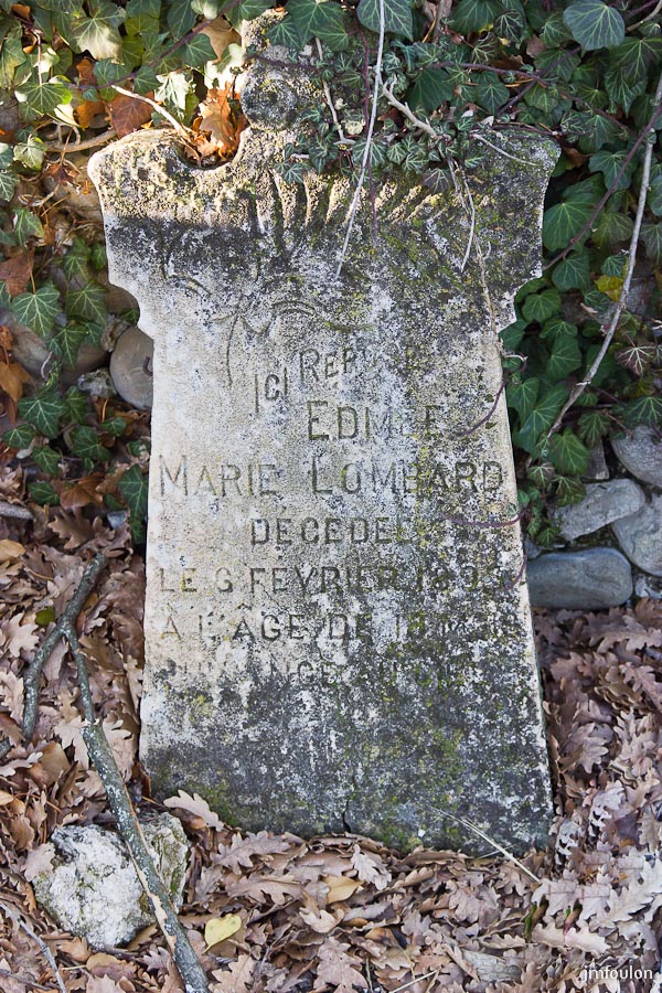 eglise-st-clement-026-2.jpg - Salignac -  Eglise Saint Clément  - Pierre tombale