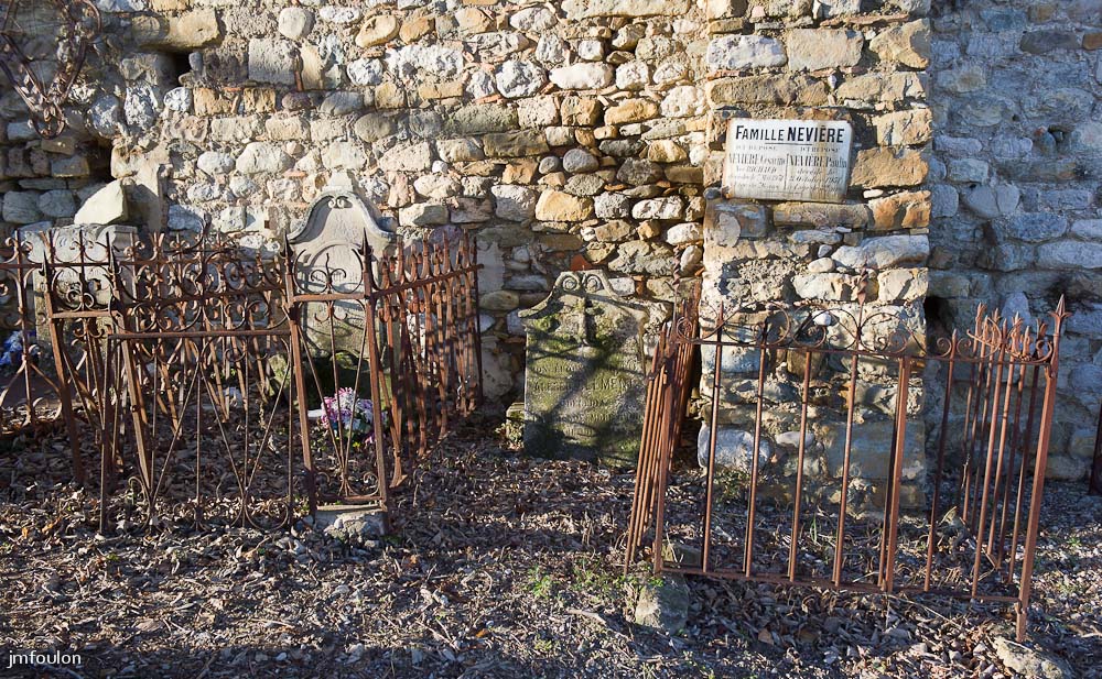 eglise-st-clement-041-2.jpg - Salignac -  Eglise Saint Clément  - Autre vue du cimetière