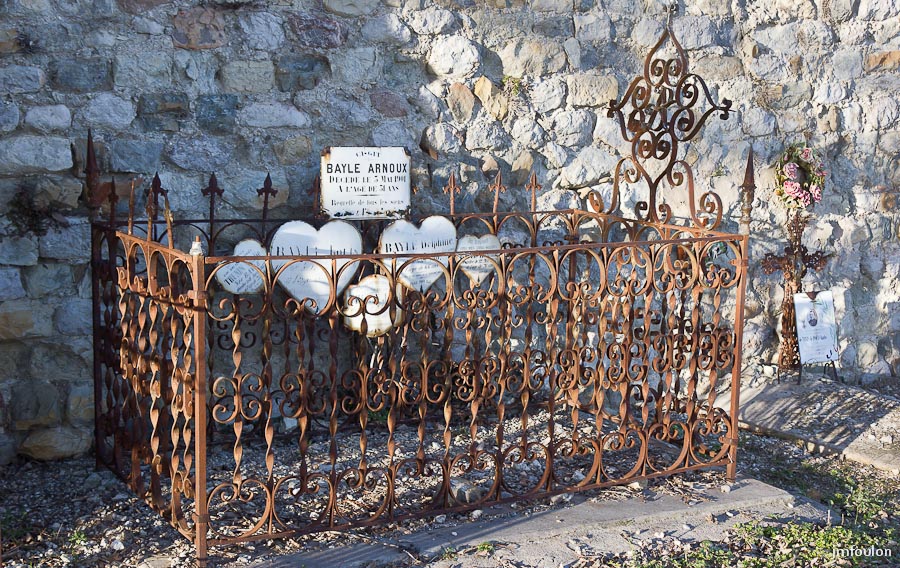eglise-st-clement-042-2.jpg - Salignac -  Eglise Saint Clément  - Autre vue du cimetière