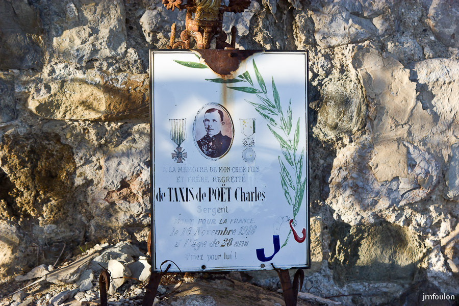 eglise-st-clement-043-2.jpg - Salignac -  Eglise Saint Clément  - Plaque sur une tombe (guerre de 14-18)