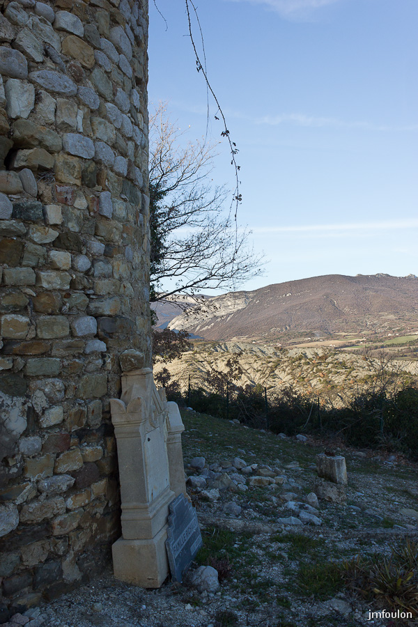 eglise-st-clement-049-2.jpg - Salignac -  Eglise Saint Clément  - Autre vue du cimetière
