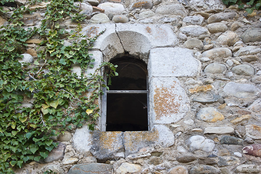 eglise-st-clement-050-2.jpg - Salignac -  Eglise Saint Clément  - Ouverture sur l'abside Est