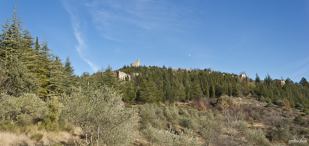 vx-salignac-001.jpg - Vue générale du lieu. On aperçois en haut la chapelle St Joseph