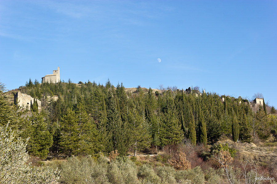 vx-salignac-002.jpg - Vue générale du lieu. Allons y ! ...