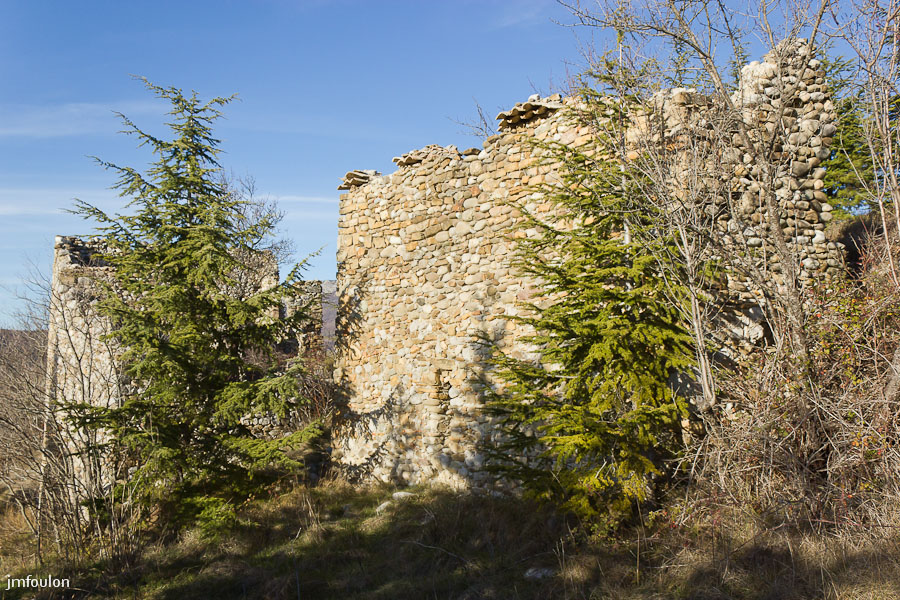 vx-salignac-018.jpg - Autre vue de ces bâtisses