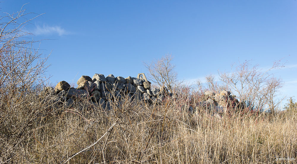 vx-salignac-028.jpg - Nous sommes ici au sommet de la colline qui porte le village. On aperçois le clocher de la chapelle St Joseph (Voir la galerie Salignac les églises)