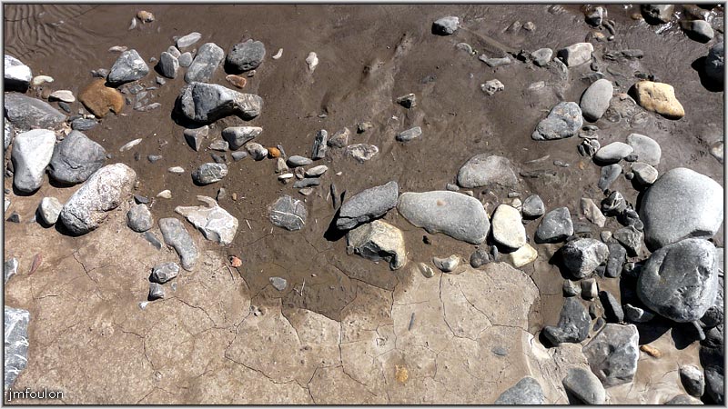 sasse-chateau-17web.jpg - Vue sur le lit du Sasse. Entre sécheresse et humidité !