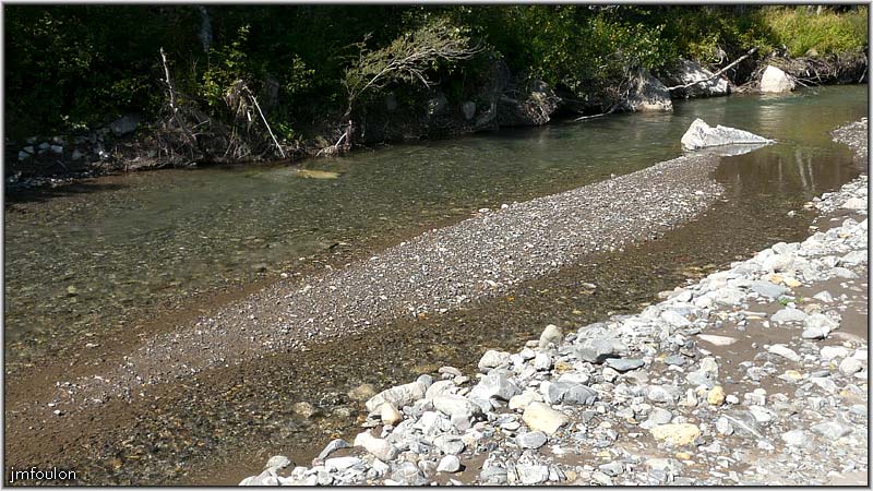 sasse-chateau-20web.jpg - Vue du lit sur la rive droite