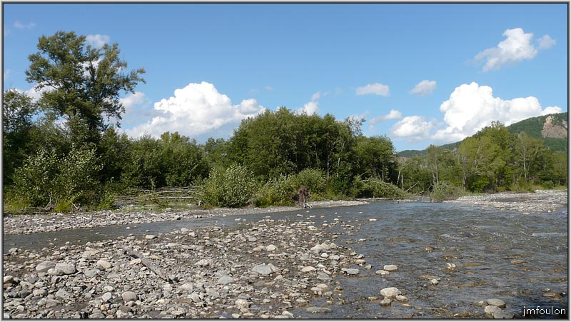 sasse-nibles-04web.jpg - Un peu galère à traverser le bois, mais nous voici dans le lit du torrent