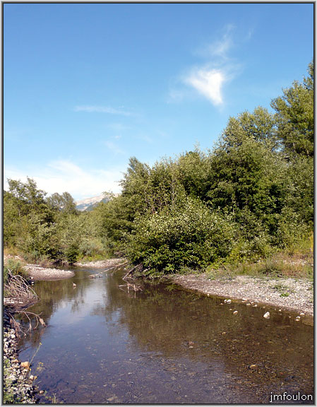 sasse-18web.jpg - Un petit bras du Sasse. celui-ci se divise souvent en plusieurs bras qui contournent les iscles et se rejoingnent plus loin