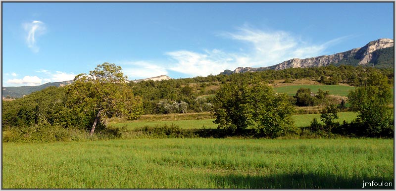 sasse-24web.jpg - Près rive droite vers la Damiane (ferme) A droite au loin, Gache