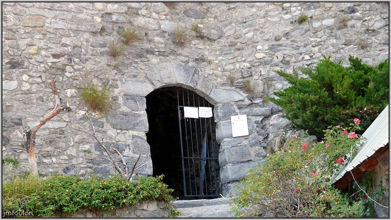 citadelle-08web.jpg - Entrée intérieure de La cour de l'avant fort vers le fort même
