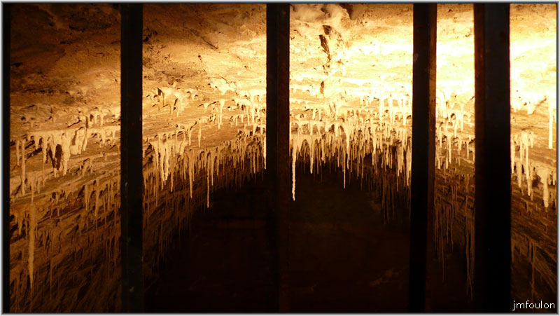 citadelle-17web.jpg - La citerne. Salle voutée d'une capacité de 120 000 litres qui permetait au occupants du fort de tenir un siège plus de huit mois, en calculant des rations journalières de 7 litres par homme