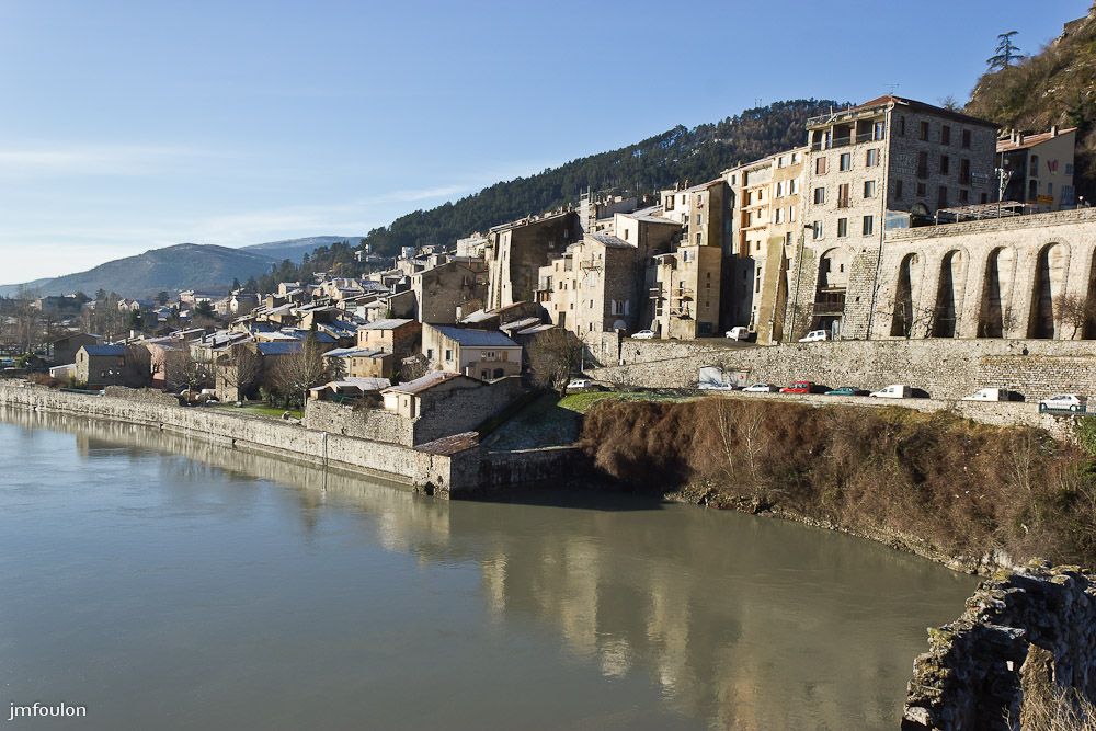 tr-baume-002-2.jpg - Vue sur Sisteron depuis le pont de la Baume