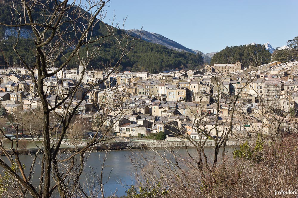 tr-baume-005-2.jpg - Vue sur la vieille ville et la Durance depuis l'ancienne route d'Entrepierre