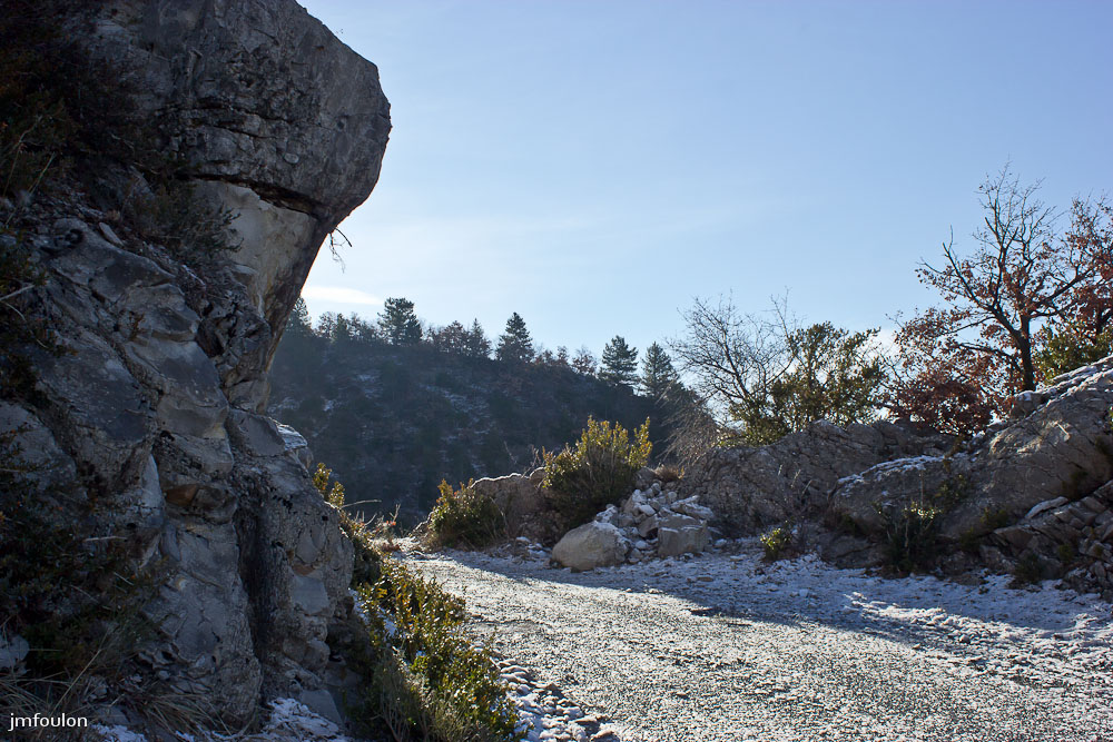 tr-baume-007-2.jpg - Ancienne route d'Entrepierre - Cette route est la véritable route Napoléon qu'empreintèrent celui-ci et ses troupes le 5 mars 1815, de retour de l'Ile d'Elbe